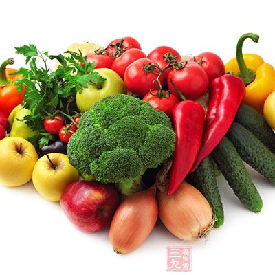 多吃含有水分和营养的水果蔬菜