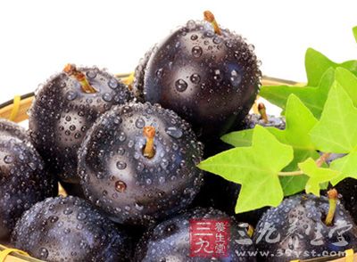 黑布林是属于美国品种，因为果皮呈现出紫黑色而得名