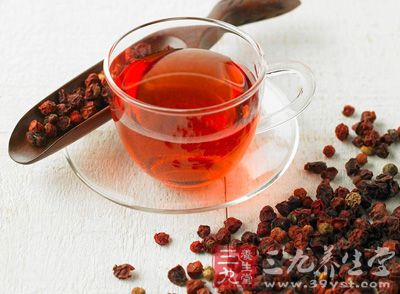 五味子茶具有振奋精神，补肾益肝的功效