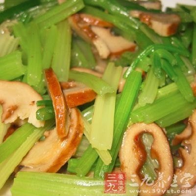 花生平菇炒芹菜