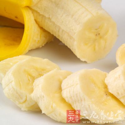 由于香蕉的消化、吸收相当良好，因此从小孩到老年人，都能安心地食用