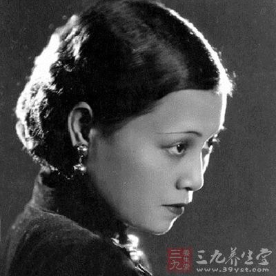 黎明晖于2003年去世，她以自己的歌声为中国的现代流行音乐拉开了帷幕