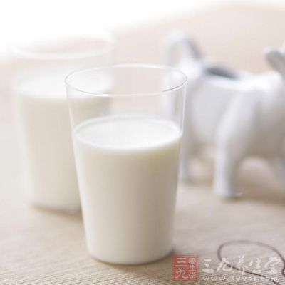 每天应饮鲜奶250~500克