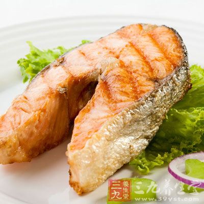 鲑鱼除了Omega-3不饱和脂肪酸外还含有虾青素