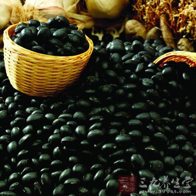 黑豆对年轻女性来说，还有美容养颜的功效