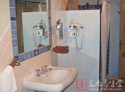 浴室镜子的安装位置
