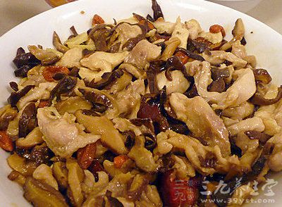 冬菇红枣枸杞子蒸鸡的制作方法