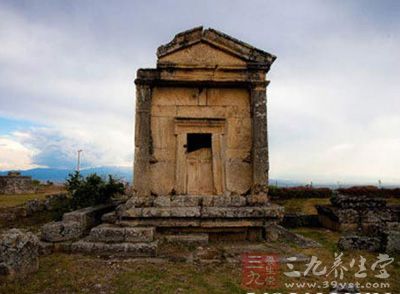 希拉波利斯是温泉顶部的古希腊城市