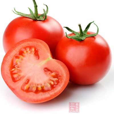 鲜西红柿治高血压：将西红柿洗净，蘸白糖每早空腹吃