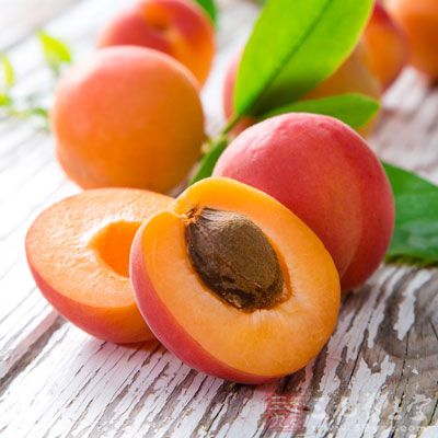 油桃成熟期在5月前，油桃品种中的珍品