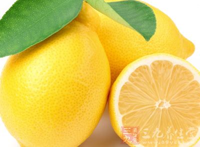柠檬妙用很多，下面就列举出一些最方便的用法吧