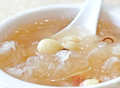 银耳莲子汤的制作方法