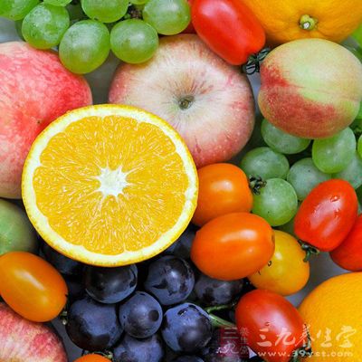 MM们为了减肥瘦身，经常以水果、蔬果汁来替代早餐