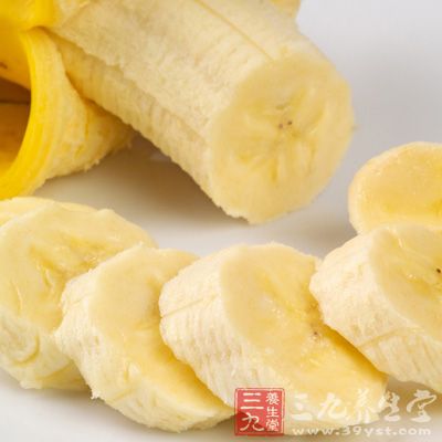 香蕉富含水溶性纤维，促进肠道正常功能，多吃香蕉可减少泻药的使用率