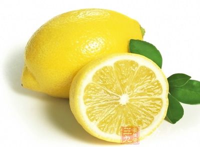 柠檬富含维生素C、糖类、钙、磷、铁等多种微量元素