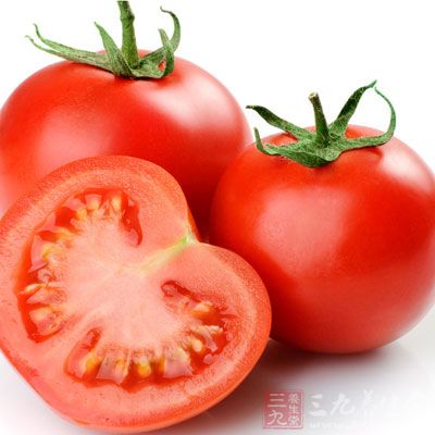 西红柿含有的纤维素可以吸收脂肪，并且将脂肪排出体外