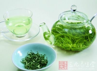 绿茶中的关键活性物质茶多酚有助于减轻压力，提高注意力