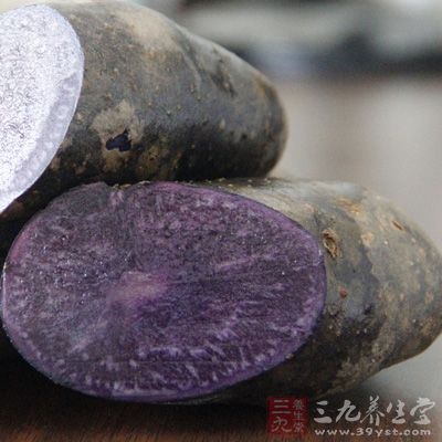 紫色马铃薯营养丰富，紫色马铃薯既可做配菜，又可做特色菜肴
