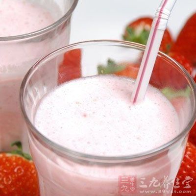 注意事项：草莓奶常温饮用最佳，若加热则破坏草莓的味道