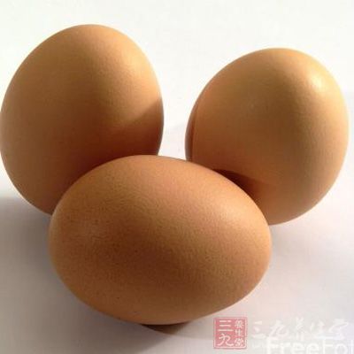 鸡蛋第一天量不限制，以后每日食三个，倘若胆固醇高者可只食用蛋白，蛋白以豆腐(4则豆腐减肥食谱)代替亦可，此方法可做两周有效