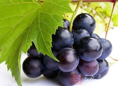 葡萄的营养价值很高，葡萄汁被科学家誉为植物奶