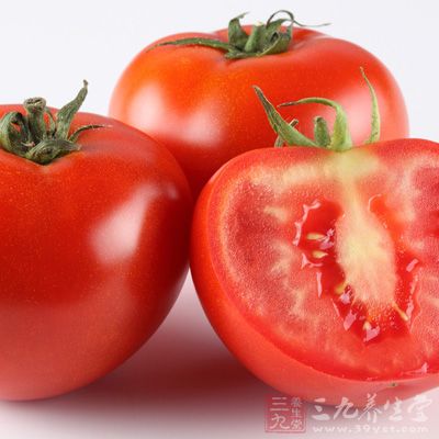 西红柿中含有一种特殊成分西红柿素，这种物质有助消化