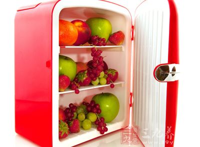 冰箱里过期或者剩下的食物要及时清除