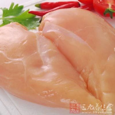 鸡胸肉所含脂肪和卡路里的确低于鸡腿肉