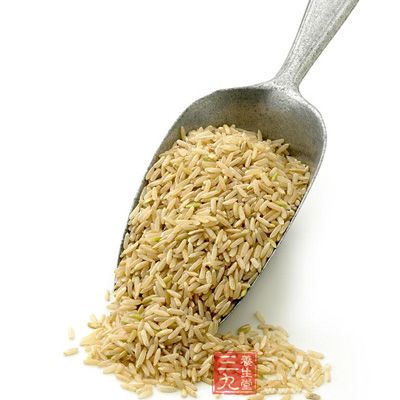 与全麦相比，糙米的蛋白质含量虽然不多，但是蛋白质质量较好