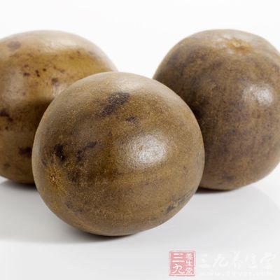 　罗汉果是桂林名贵的土特产，也是国家首批批准的药食两用材料之一
