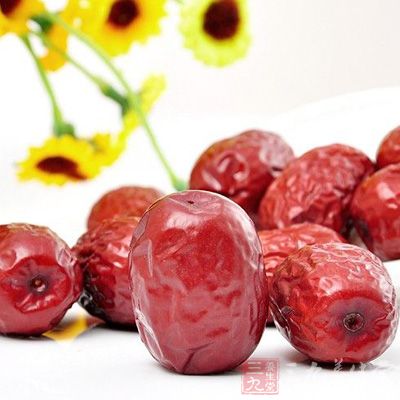 红枣是中医补益剂中的常用药物，具有健脾、益气、生血、滋养脏器肌肤的作用
