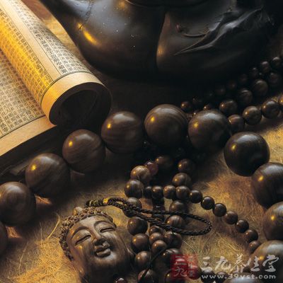 佛珠和佛像都摆放在家中最干净的地方