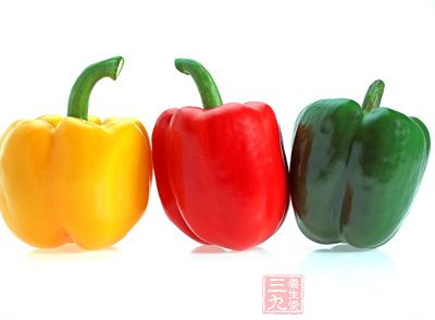 柿子椒，又叫大椒、甜椒、灯笼椒、菜椒都是它的名字
