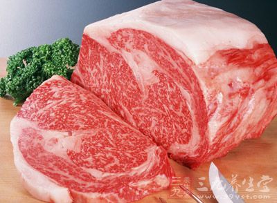 虽然瘦肉里含铁量不太高，但铁的利用率却与猪肝差不多，而且购买、加工容易，小孩也喜欢吃