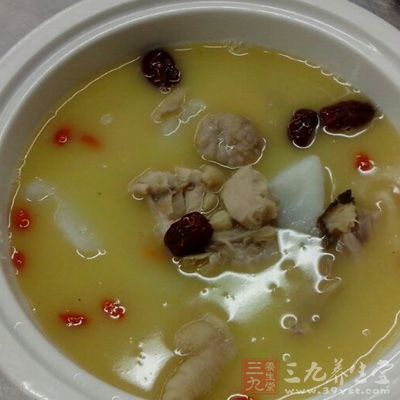 黑枣炖鸡汤可以暖肠胃、明目活血