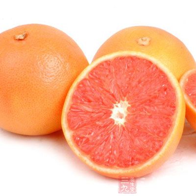 葡萄柚是最好的降低胆固醇的水果，可起到预防多种心血管疾病的功效