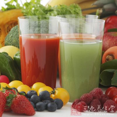 菜水中含有大量的B 族维生素和维生素C，还含有胡萝卜素和人体所需的矿物质等
