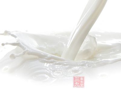 牛奶营养丰富，含有蛋白质
