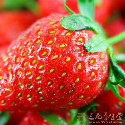 草莓含铁，还可以有效地预防贫血