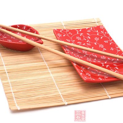 筷子的拿法不但要正确，而且在使用筷子的时候更有十二种绝对禁忌