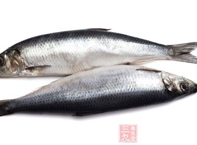 鱼中富含丰富的硫胺素、核黄素、尼克酸、维生素D等和一定量的钙、磷、铁等矿物质