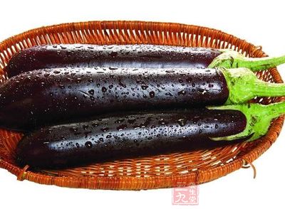 茄子，又称落苏，是不常见的紫色蔬菜之一，也是日常饮食中很常见的蔬菜