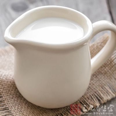 牛奶中的维生素B能提高视力