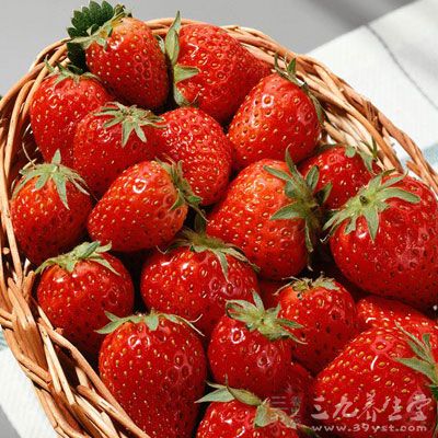 草莓也能防电脑辐射?是的，因为草莓中含含维生素C