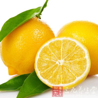 柠檬水中虽然有柠檬酸，但其中的钾、钙等离子都可以与酸根离子结合