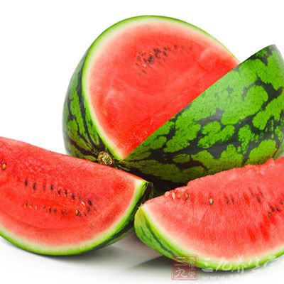 每天吃水果不宜超过250g，限量吃西瓜