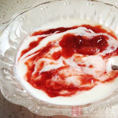 草莓酸奶怎么制作