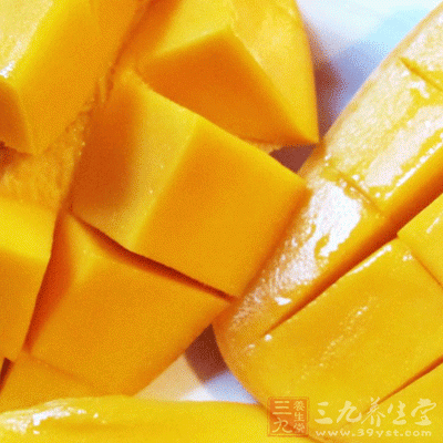 芒果中所含的芒果甙有祛疾止咳的功效，对咳嗽痰多气喘等症有辅助治疗作用
