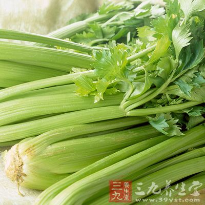 辅料：芹菜15克,冬寒菜15克,小米面10克