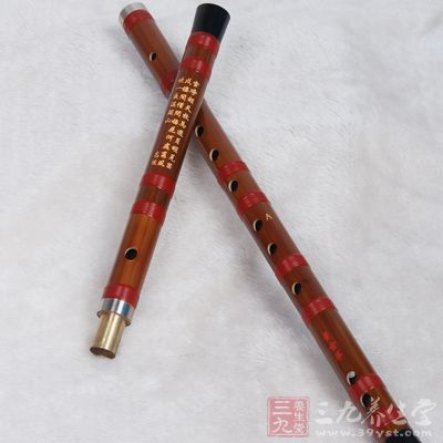 竹笛是我们常见的乐器，它可以吹出很多好听的音乐